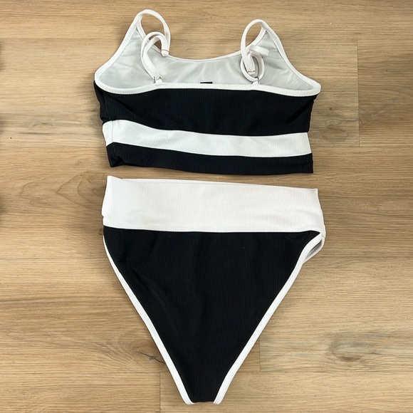 COPY - Beach Riot Bikini - Picture 2 of 4